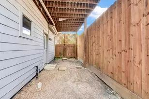 1902 Fletcher St, Houston, TX 77009 - Photo 27