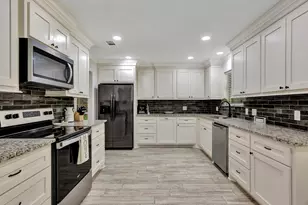 408 W Eucalyptus St, Village Mills, TX 77663 - Photo 17