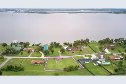 523 S Burnett Drive, Baytown, TX 77520 - Photo 1