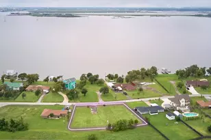 523 S Burnett Dr, Baytown, TX 77520 - Photo 1