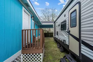 620 6th St, Dickinson, TX 77539 - Photo 7