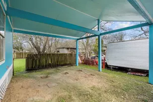 620 6th St, Dickinson, TX 77539 - Photo 9