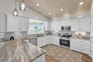 778 Wommack, Crystal Beach, TX 77650 - Photo 25