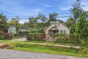 7911 Melrose St, Houston, TX 77022 - Photo 9