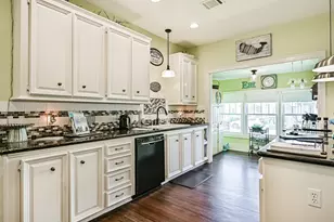 3927 Bernardo De Galvez Ave, Galveston, TX 77550 - Photo 29