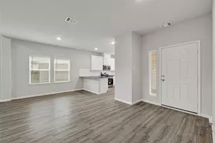 2106 Spring Hollow Dr, Baytown, TX 77521 - Photo 5