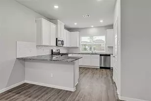2106 Spring Hollow Dr, Baytown, TX 77521 - Photo 7