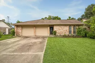 2011 Victoria Ct, League City, TX 77573 - Photo 1