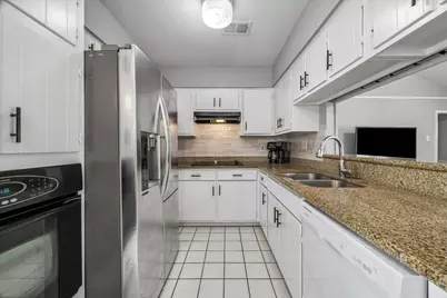 2011 Victoria Court, League City, TX 77573 - Photo 9