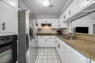 2011 Victoria Ct, League City, TX 77573 - Photo 9