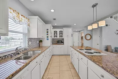 13925 Pirates Beach Boulevard, Galveston, TX 77554 - Photo 15