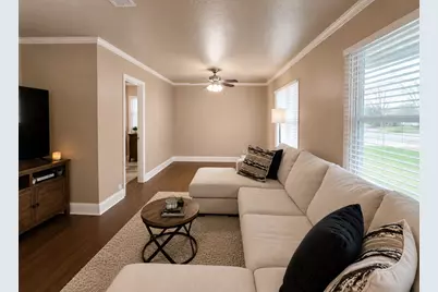 111 Mimosa, Lake Jackson, TX 77566 - Photo 5
