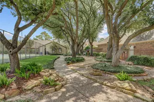 11703 Wickhollow Ln, Houston, TX 77043 - Photo 31