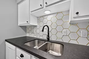 7555 Katy Fwy, Houston, TX 77024 - Photo 17