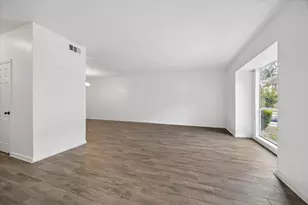 840 Threadneedle St, Houston, TX 77079 - Photo 9