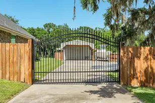 1208 Bronco Trail, Angleton, TX 77515 - Photo 5