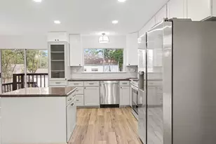 2 Kittiwake Ct, The Woodlands, TX 77380 - Photo 11