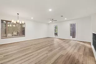 2 Kittiwake Ct, The Woodlands, TX 77380 - Photo 19