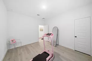 1352 W 24th St, Houston, TX 77008 - Photo 9