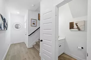 1352 W 24th St, Houston, TX 77008 - Photo 11