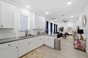 1352 W 24th St, Houston, TX 77008 - Photo 7