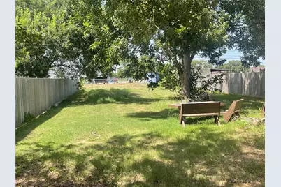 1104 Rorem Avenue, Palacios, TX 77465 - Photo 5