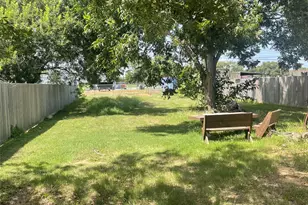 1104 Rorem Ave, Palacios, TX 77465 - Photo 5