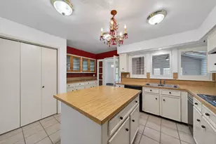 7710 Green Lawn Dr, Houston, TX 77088 - Photo 15