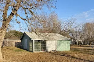 984 N Monroe St, La Grange, TX 78945 - Photo 19