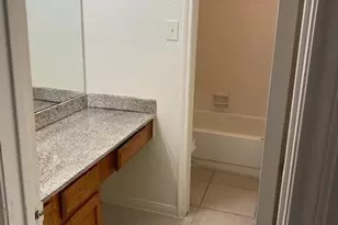 11806 Plumpoint Dr, Houston, TX 77099 - Photo 9