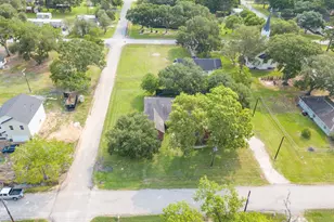 330 N 4th St, Beasley, TX 77417 - Photo 13