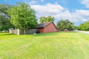 330 N 4th St, Beasley, TX 77417 - Photo 11