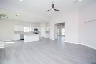 12328 N Chestnut Hls Dr, Conroe, TX 77303 - Photo 11