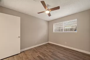 15915 Dunmoor Dr, Houston, TX 77059 - Photo 23