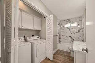 15915 Dunmoor Dr, Houston, TX 77059 - Photo 17