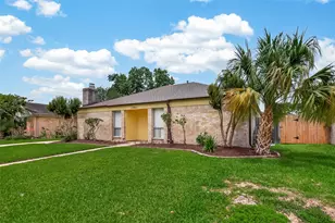 15915 Dunmoor Dr, Houston, TX 77059 - Photo 3