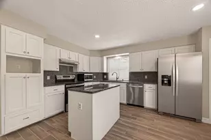 15915 Dunmoor Dr, Houston, TX 77059 - Photo 15