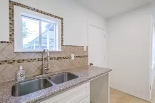 7543 Greenstone St, Houston, TX 77087 - Photo 9