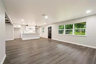 320 Burnett Dr, Baytown, TX 77520 - Photo 3