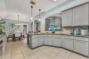 2125 Crimson Lake Ln, League City, TX 77573 - Photo 9