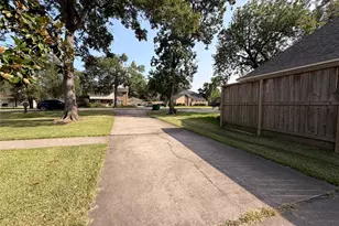 222 Pin Oak Dr, Baytown, TX 77520 - Photo 39