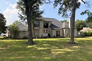 222 Pin Oak Dr, Baytown, TX 77520 - Photo 1