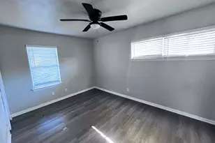 5831 Belneath St, Houston, TX 77033 - Photo 5