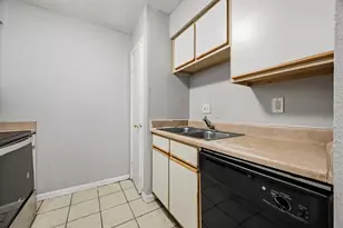 9616 Long Point Rd, Houston, TX 77055 - Photo 9