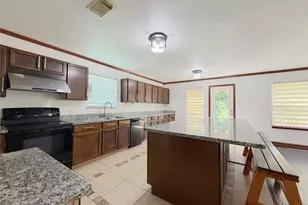 4707 Meadowthorn Ct, Friendswood, TX 77546 - Photo 5