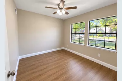 5620 Hollow Pines Drive, Houston, TX 77049 - Photo 7