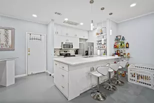 9850 Pagewood Ln, Houston, TX 77042 - Photo 11