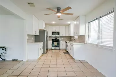 5635 Greenhill Forest Drive, Houston, TX 77088 - Photo 13