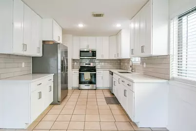 5635 Greenhill Forest Drive, Houston, TX 77088 - Photo 11