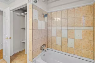 5902 Hornwood Dr A, Houston, TX 77081 - Photo 15